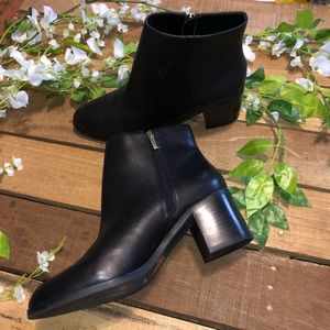 Vince Camuto Gaviren Black Ankle Bootie 